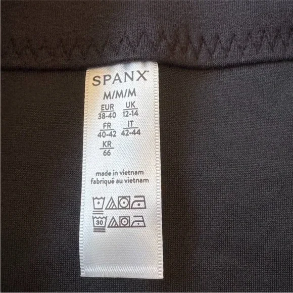 Spanx Air Essentials Spacer Skirt NWT, size medium - Picture 7 of 8
